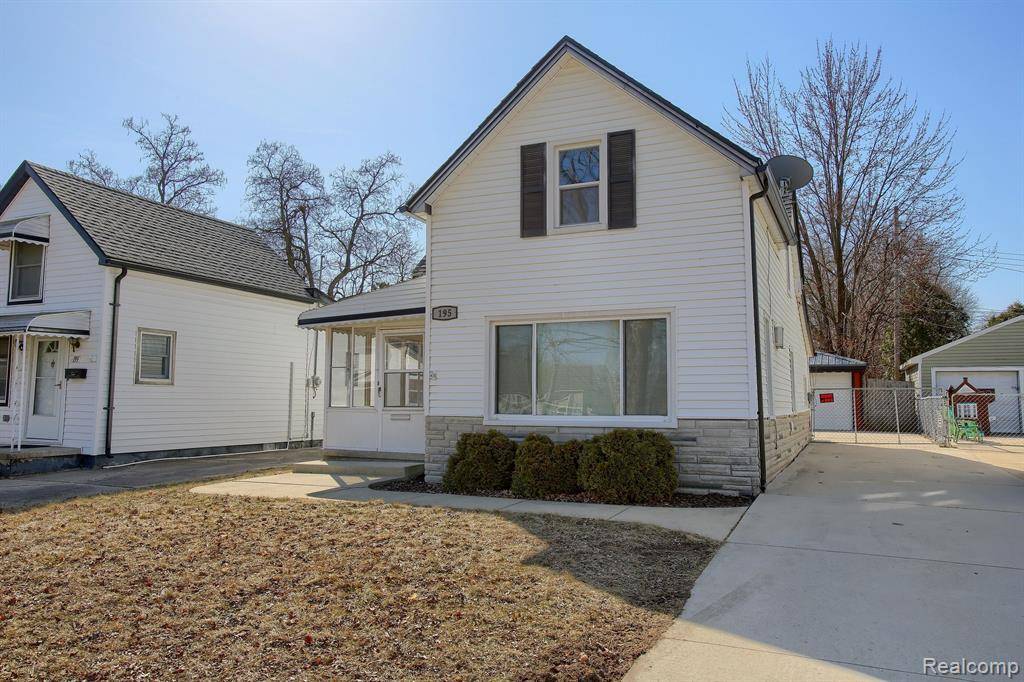 Mount Clemens, MI 48043,195 ROBERTSON Street