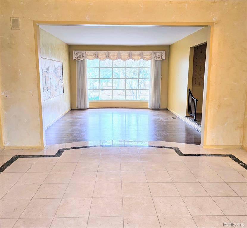 Livonia, MI 48154,16945 Canterbury Street