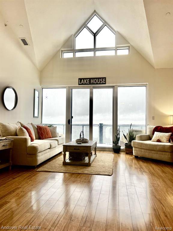 Muskegon, MI 49441,2964 LAKESHORE Drive