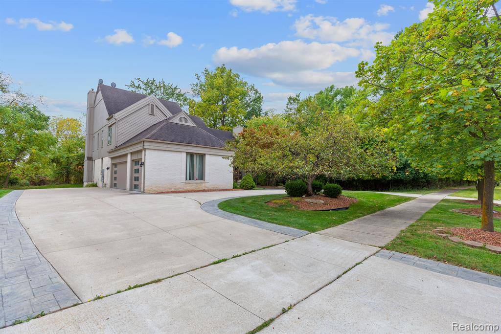 West Bloomfield, MI 48323,6786 TORYBROOKE Circle