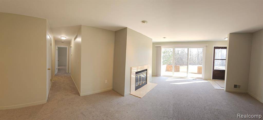 West Bloomfield, MI,6682 MAPLE LAKES Drive