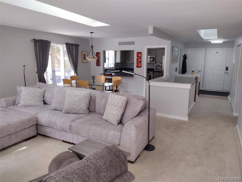 West Bloomfield, MI 48324,2287 FOREST GLEN W