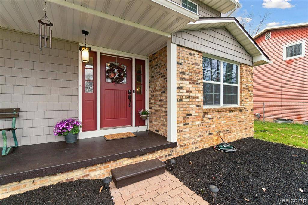 Fenton, MI 48430,13196 TORREY Road