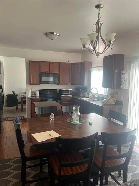 Belleville, MI 48111,9849 ROLAN MEADOWS Drive