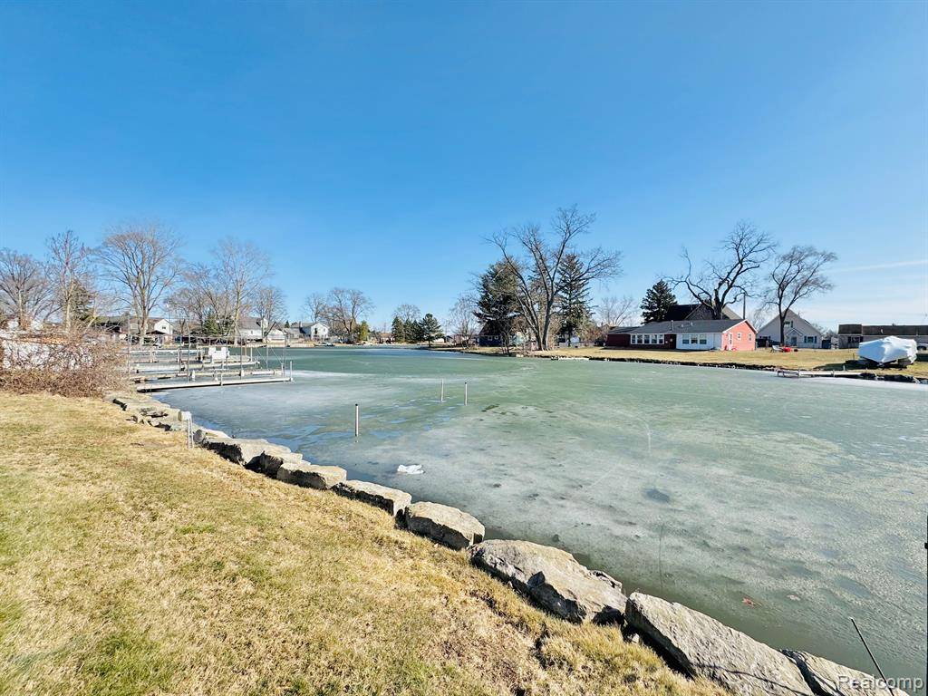 White Lake, MI,8975 TACKLES Drive