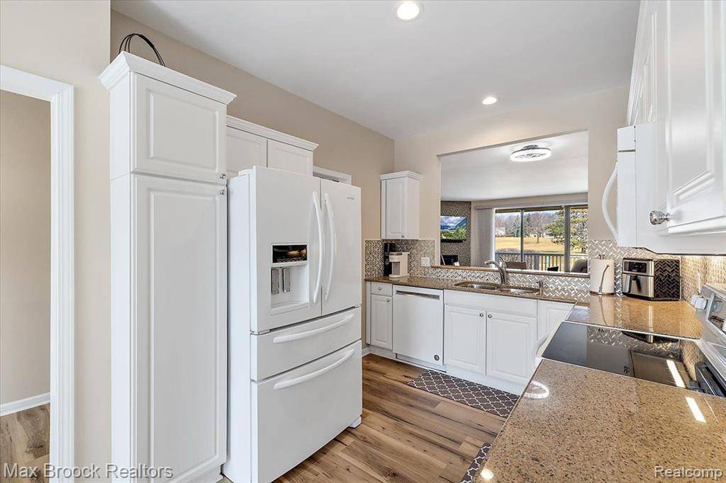 Bloomfield Hills, MI 48304,671 BROCKMOOR Lane