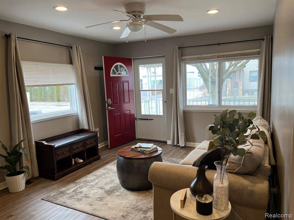 Hazel Park, MI 48030,30 E SHEVLIN Avenue