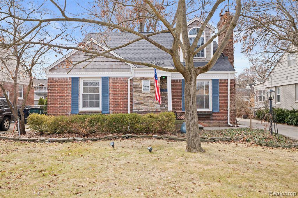 Royal Oak, MI 48067,917 CEDARHILL Drive