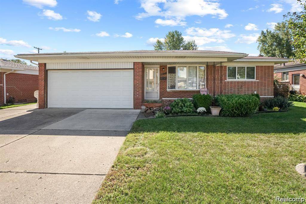 Sterling Heights, MI 48312,13794 HERITAGE Road