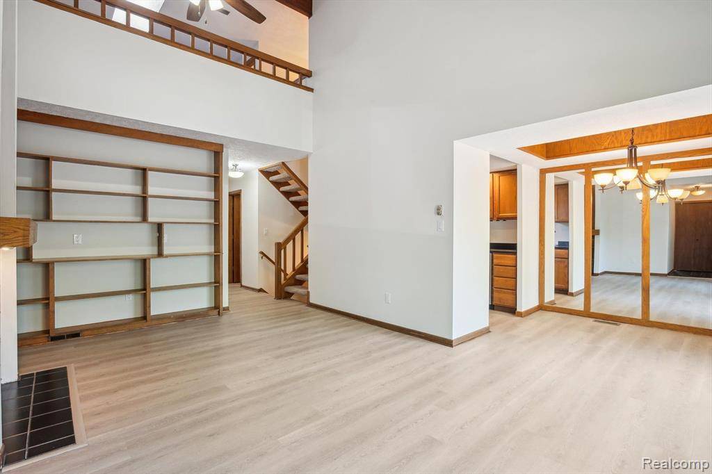 Lansing, MI 48910,131 E Jolly Road