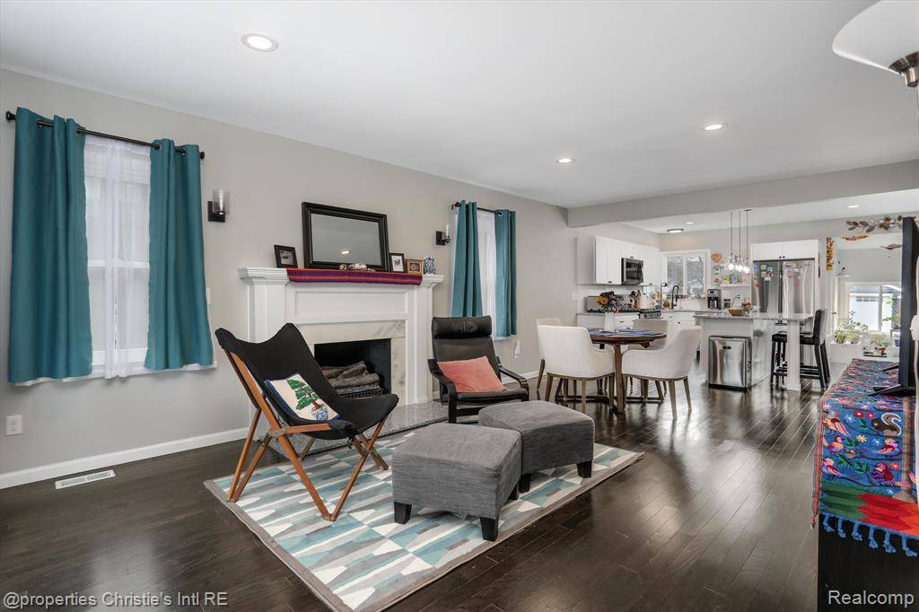 Grosse Pointe Farms, MI 48236,469 Kerby Road