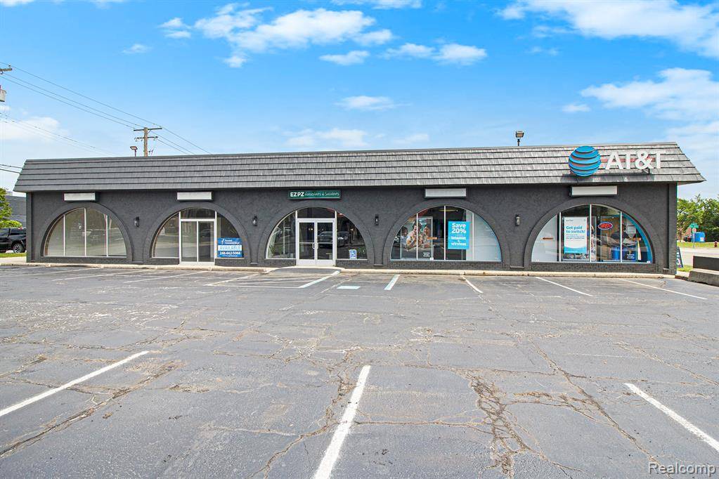 Royal Oak, MI 48073,1800 W 14 MILE Road
