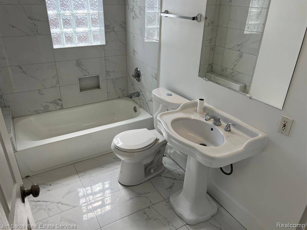 Grosse Pointe Park, MI 48230,900 NOTTINGHAM Road