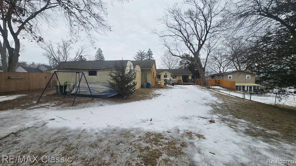 Commerce Twp, MI 48382,6045 CARROLL LAKE Road