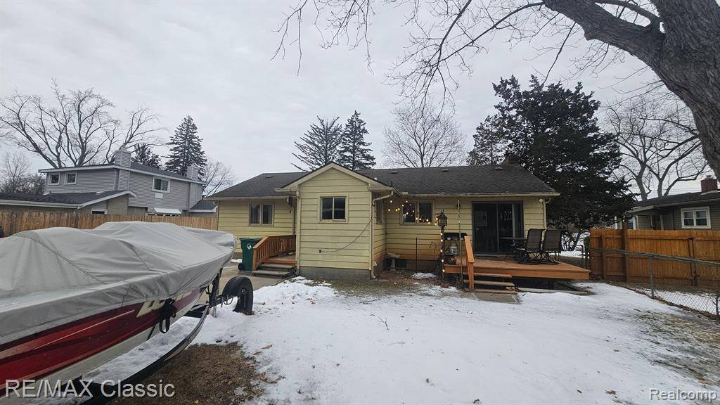 Commerce Twp, MI 48382,6045 CARROLL LAKE Road