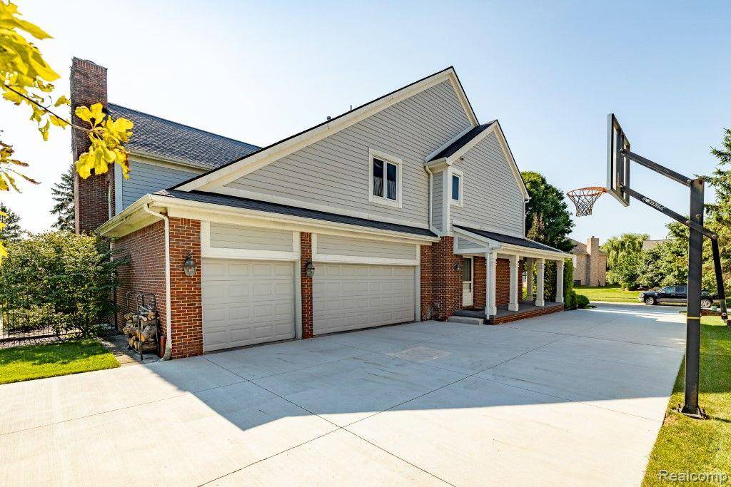 Plymouth, MI 48170,50988 W HILLS Drive