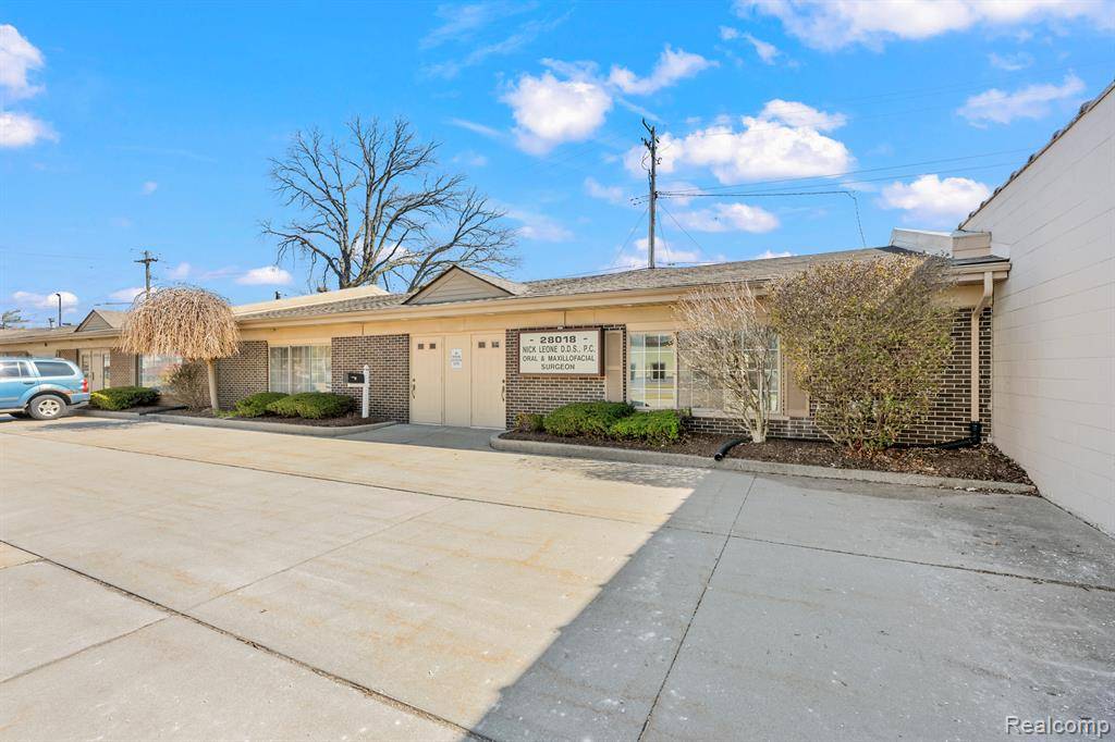 Saint Clair Shores, MI 48081,28018 HARPER Avenue