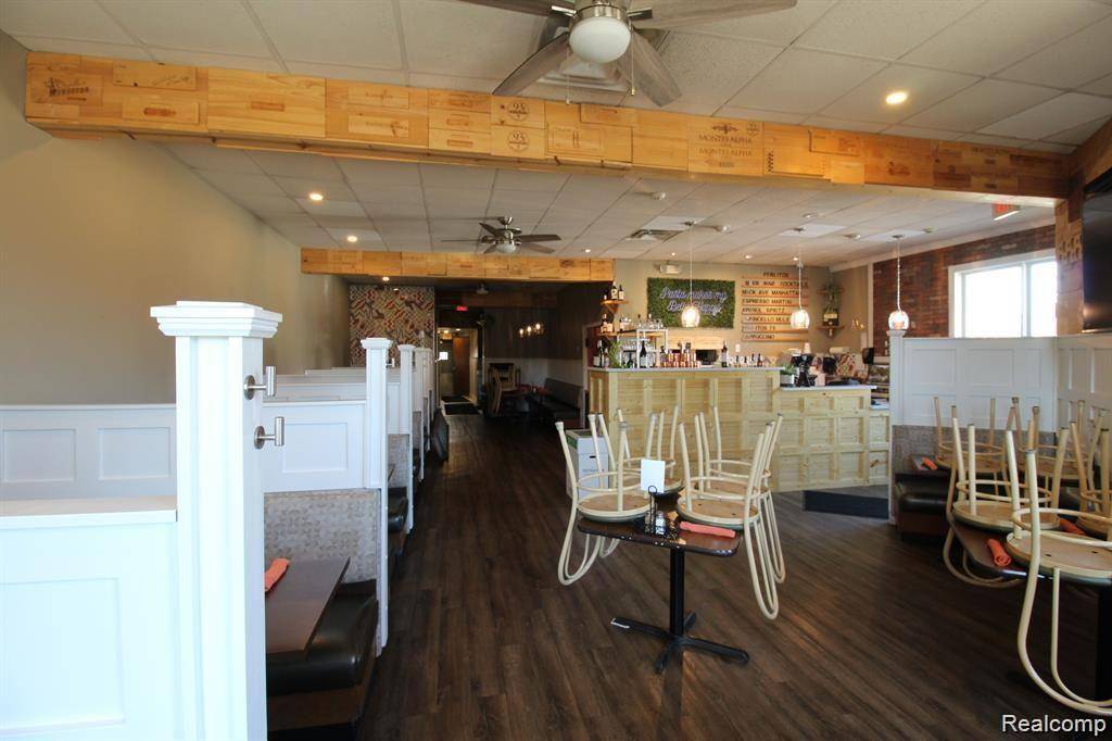 Grosse Pointe Woods, MI 48236,20745 MACK Avenue