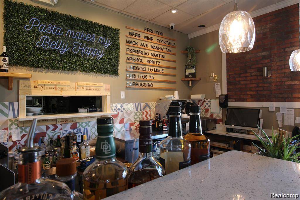 Grosse Pointe Woods, MI 48236,20745 MACK Avenue