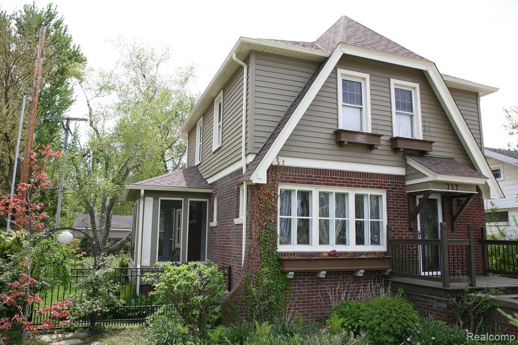 Royal Oak, MI 48073,717 W 12 MILE Road