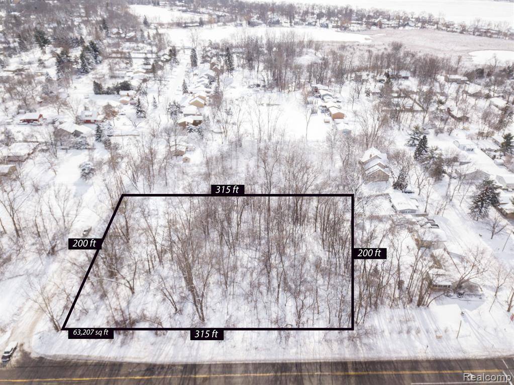 West Bloomfield, MI 48324,000 COOLEY Lake