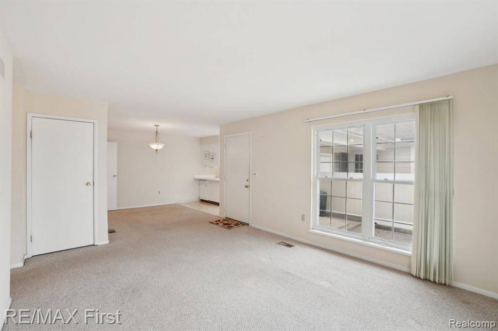 Novi, MI,22768 RENFORD Street