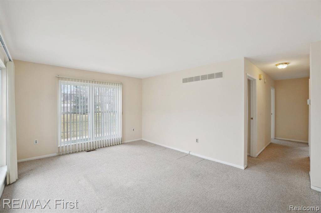 Novi, MI,22768 RENFORD Street