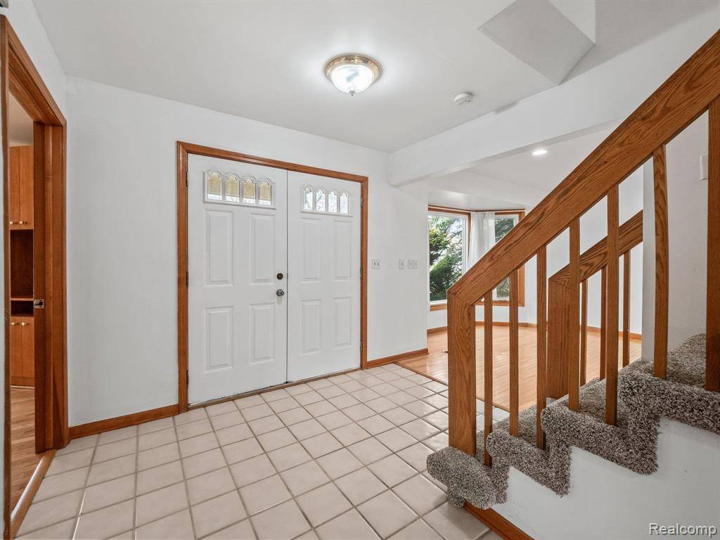 West Bloomfield, MI 48323,5079 W POND Circle