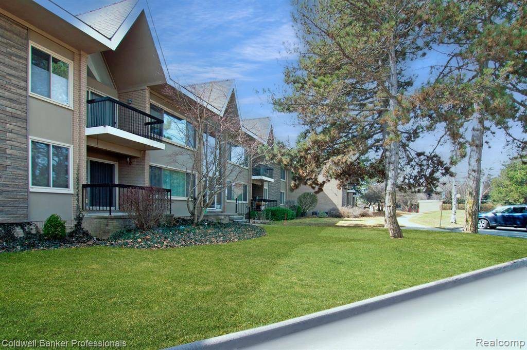 Bloomfield Hills, MI 48302,1989 KLINGENSMITH Road