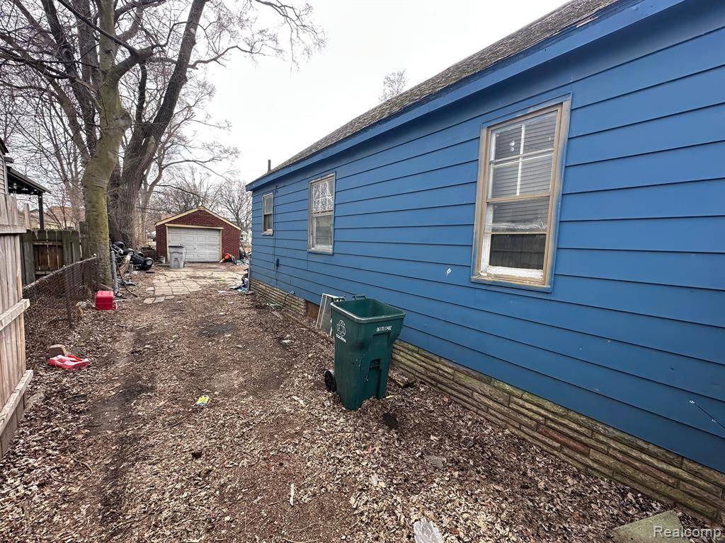 Hazel Park, MI 48030,1312 E GRANET Avenue