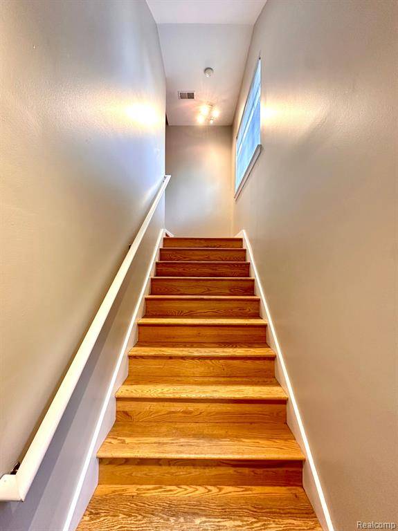 Sterling Heights, MI 48313,43192 PENDLETON Circle
