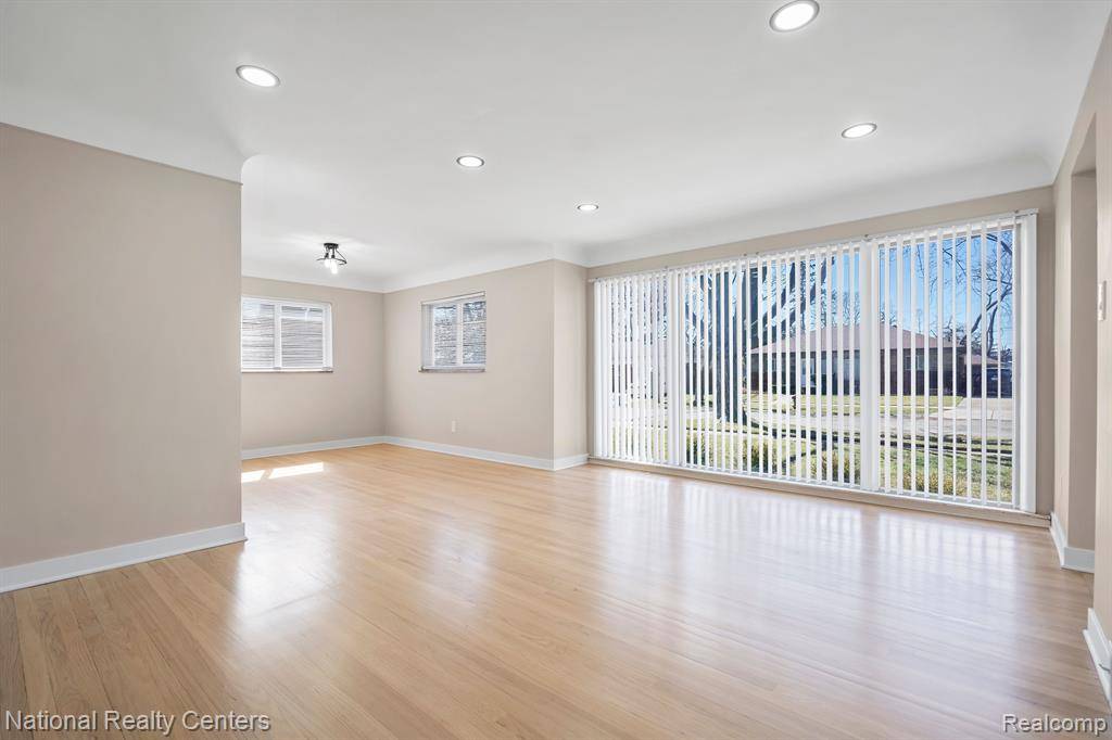 Beverly Hills, MI 48025,31062 W RUTLAND Street
