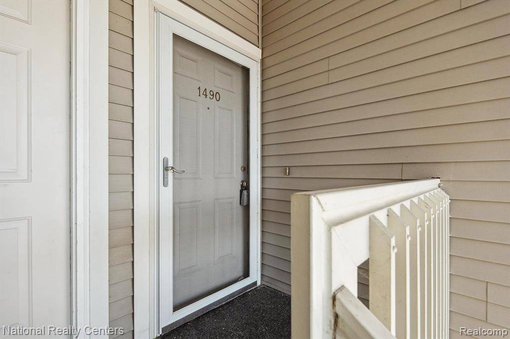 Ann Arbor, MI 48108,1490 FOX POINTE Circle