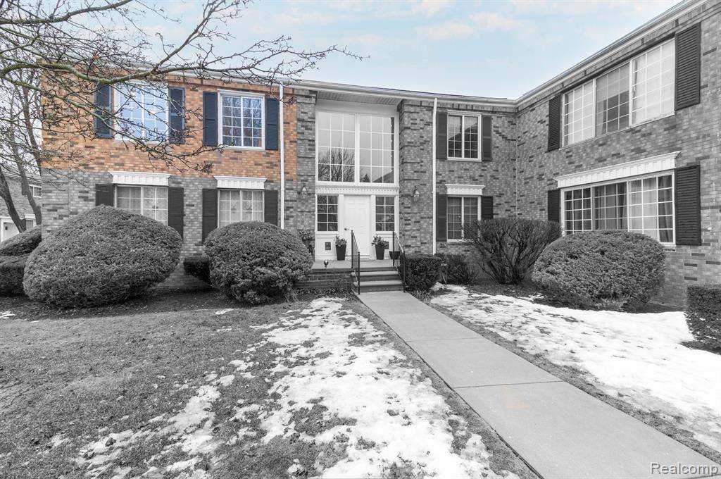 Bloomfield Hills, MI 48304,591 E FOX HILLS Drive