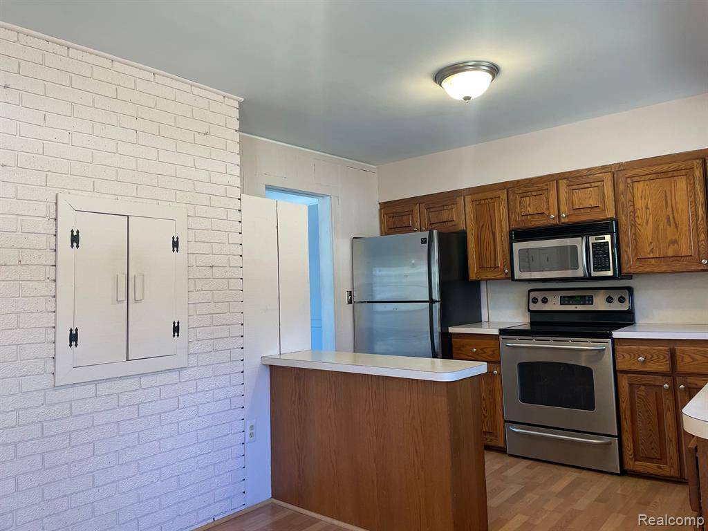 Northville, MI 48167,896 Carpenter Street