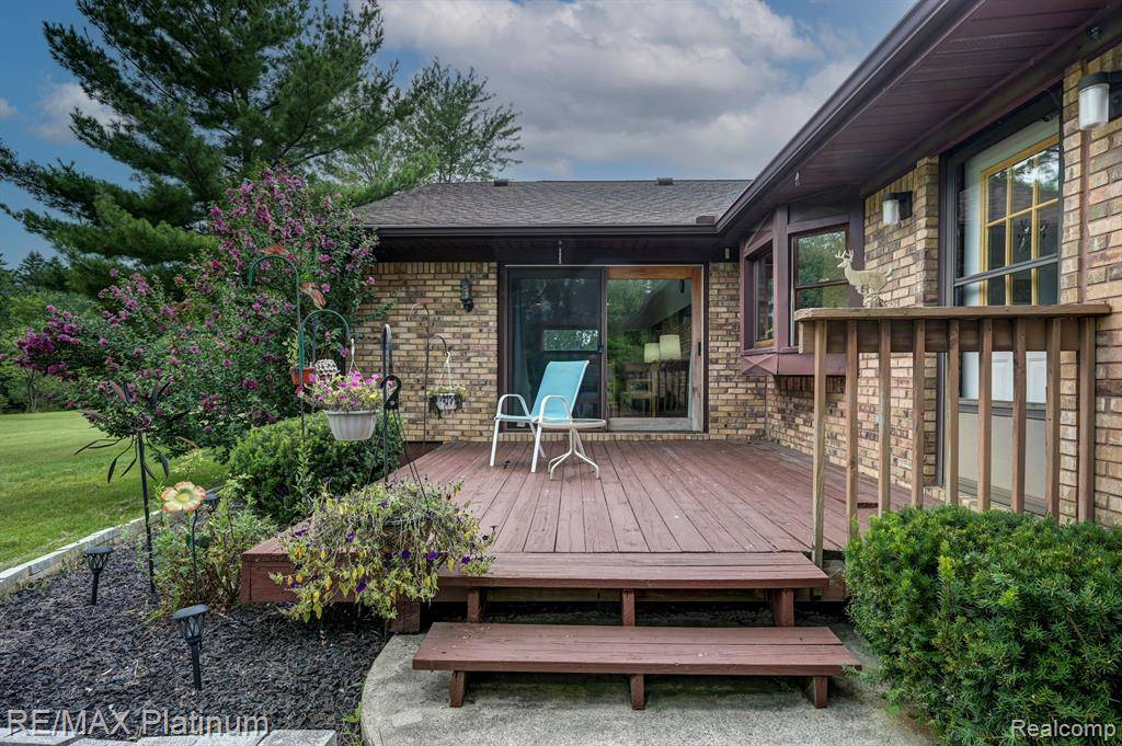 Fenton, MI 48430,11290 FAUSSETT Road