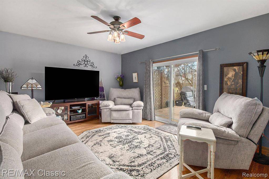 Walled Lake, MI 48390,294 CHERITON Street