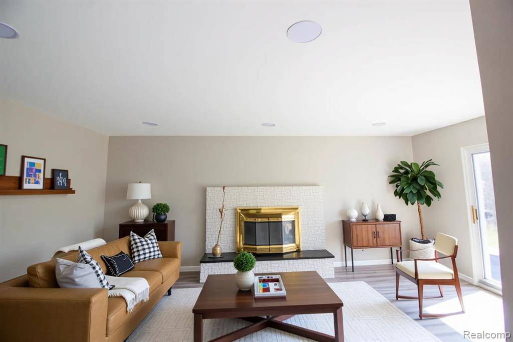 Southfield, MI 48076,27390 PIERCE Street