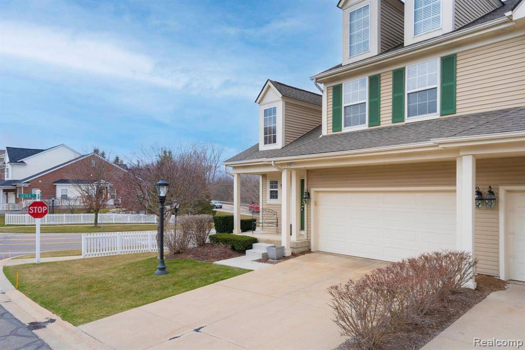 Rochester Hills, MI 48307,731 E BLUFF Court