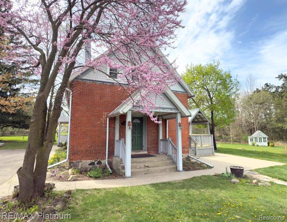 Fenton, MI 48430,4015 BENNETT LAKE Road