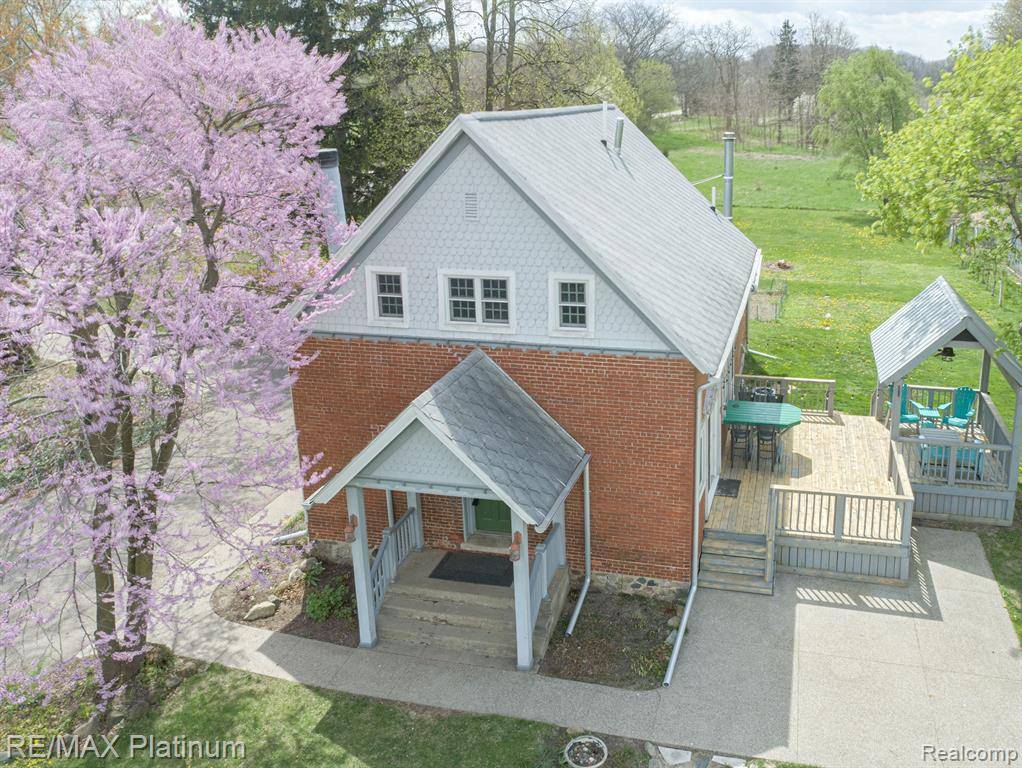 Fenton, MI 48430,4015 BENNETT LAKE Road