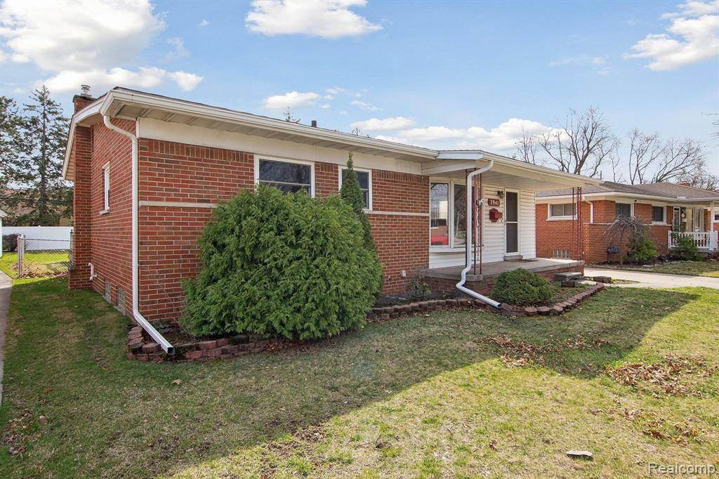Trenton, MI 48183,2941 LONGMEADOW Drive