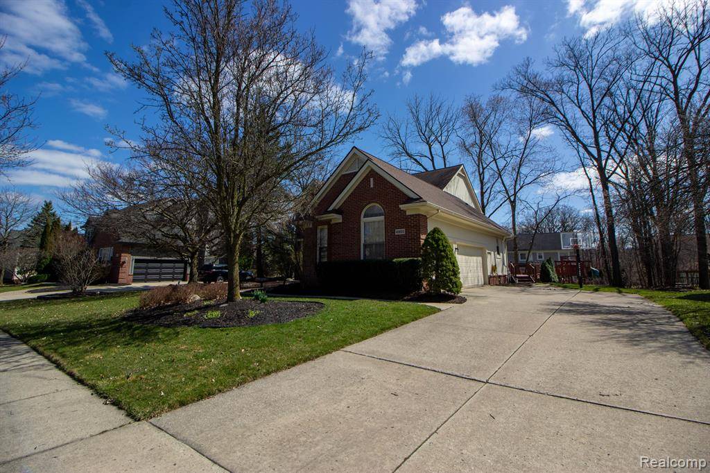 Novi, MI 48377,40655 PAISLEY Circle