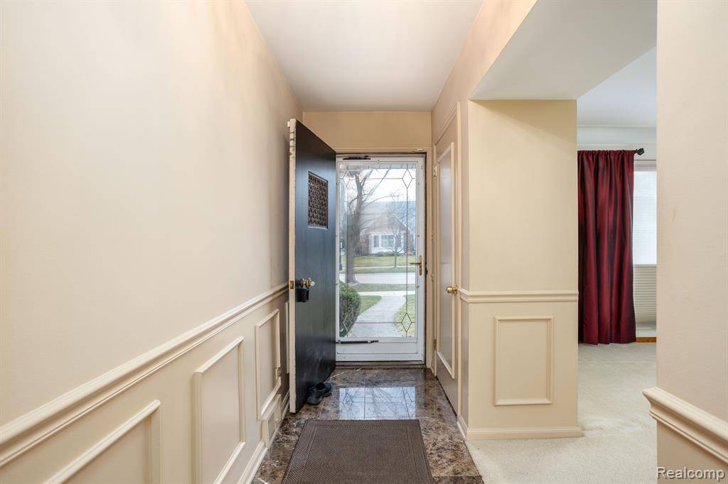 Grosse Pointe Farms, MI 48236,341 RIDGEMONT Road