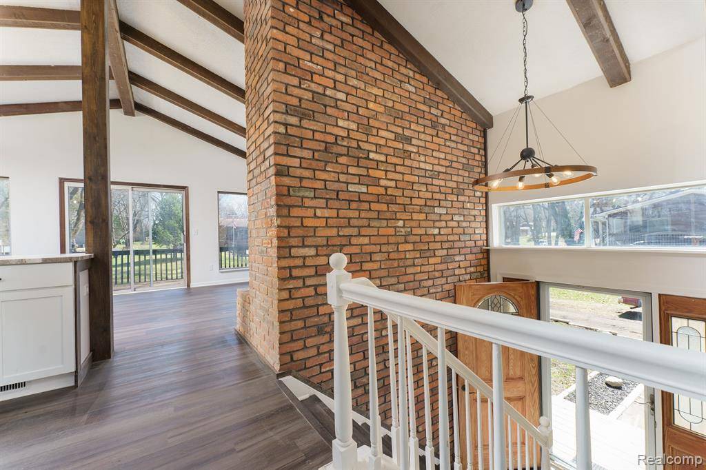 Howell, MI 48843,1379 ROBERTA Court