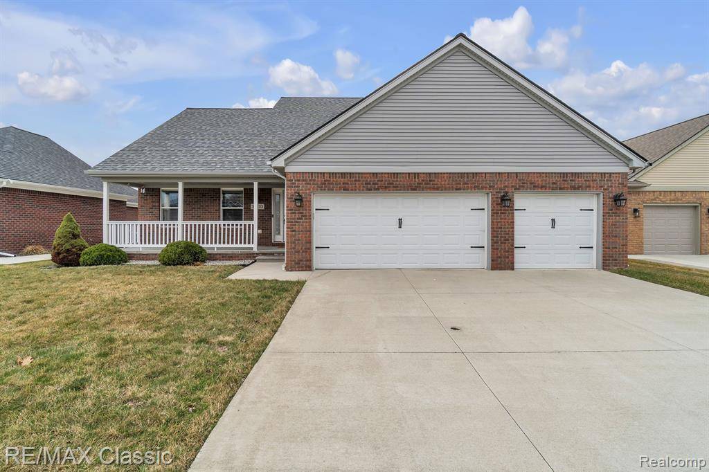 Fraser, MI 48026,33433 W ROYAL PARK W Drive
