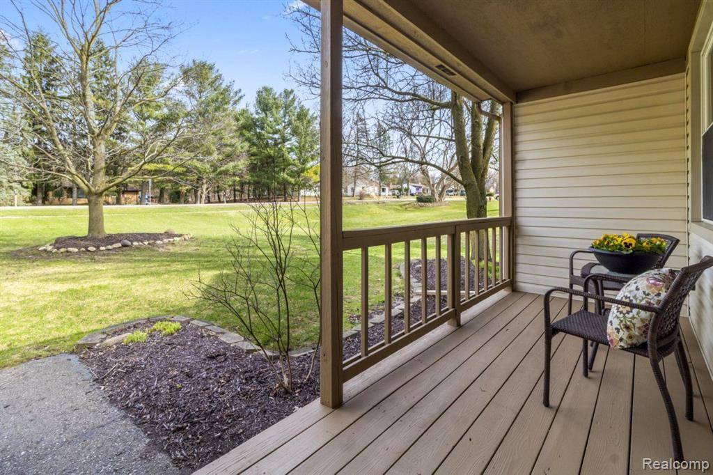 Lake Orion, MI 48362,736 PINE TREE Road