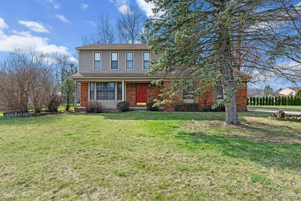 Walled Lake, MI 48390,643 Pine Tree Court