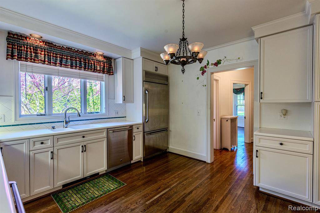 Royal Oak, MI 48067,434 HENDRIE Boulevard