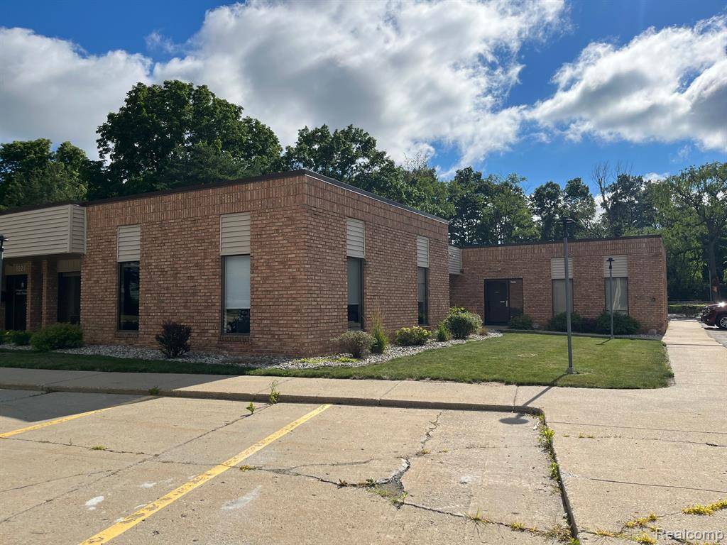 Howell, MI 48843,1221 BYRON Road